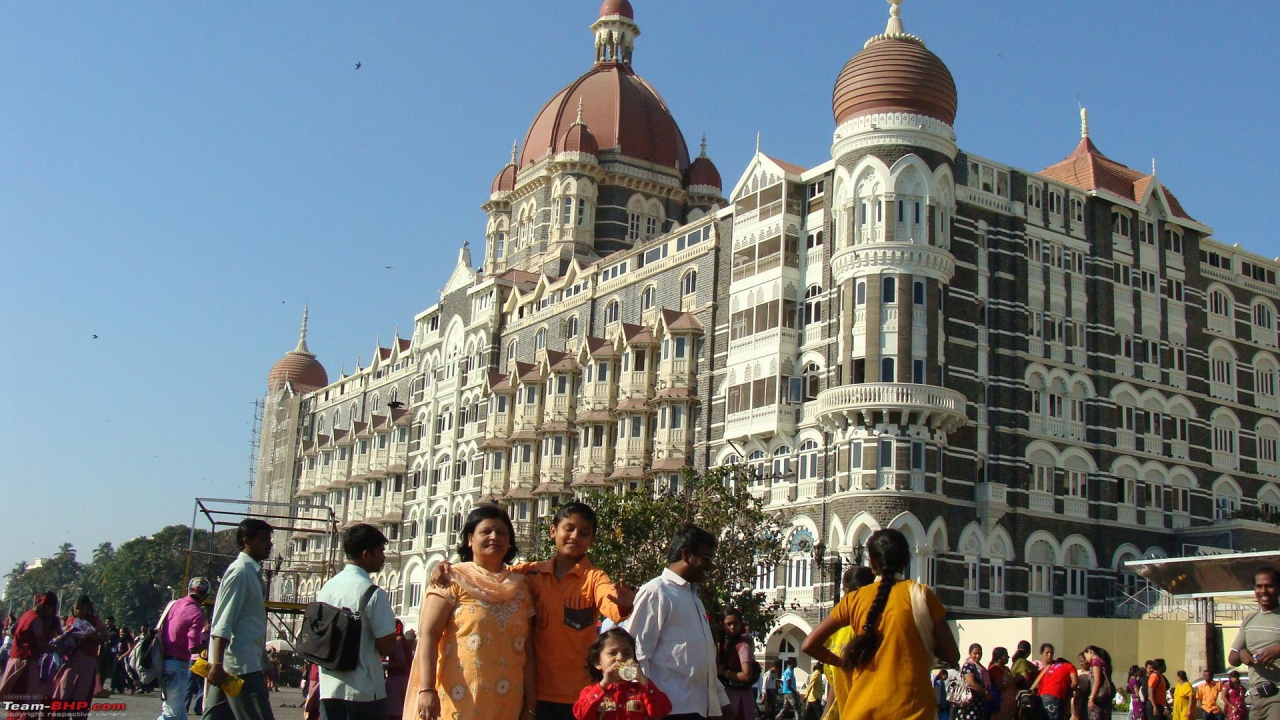 Уличная суета в Мумбае