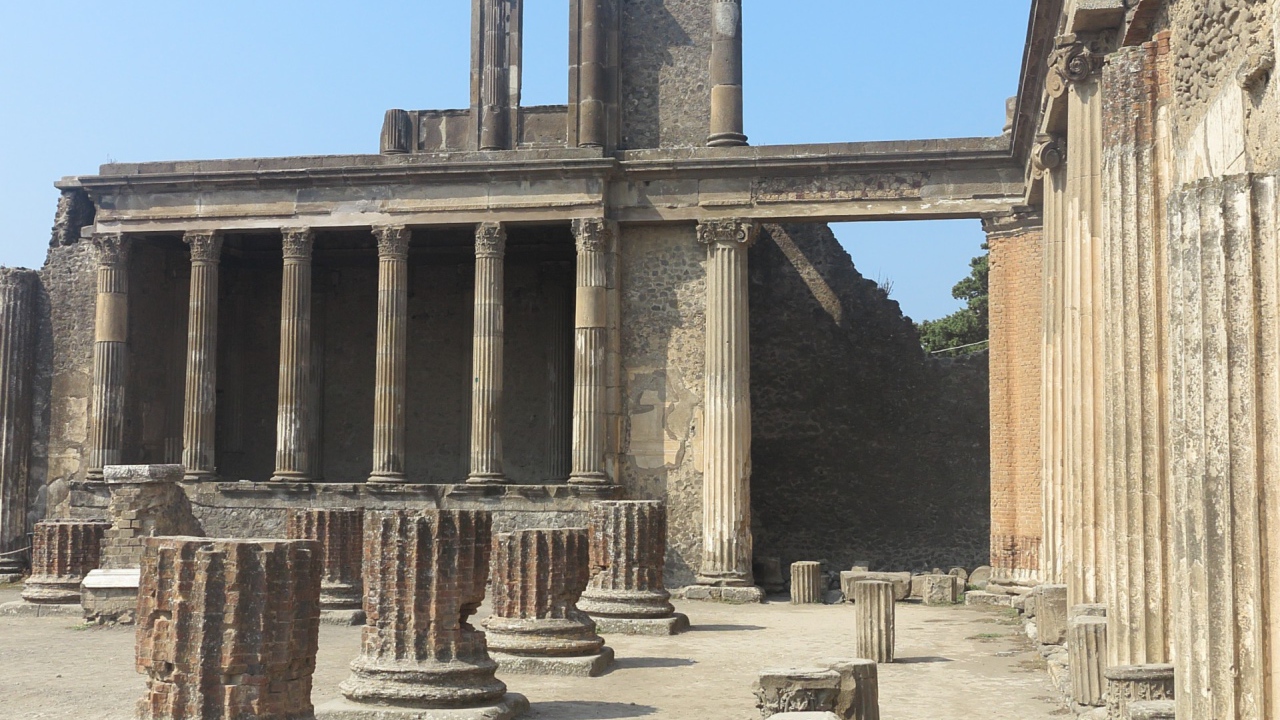 Древний храм в Помпеях, Италия