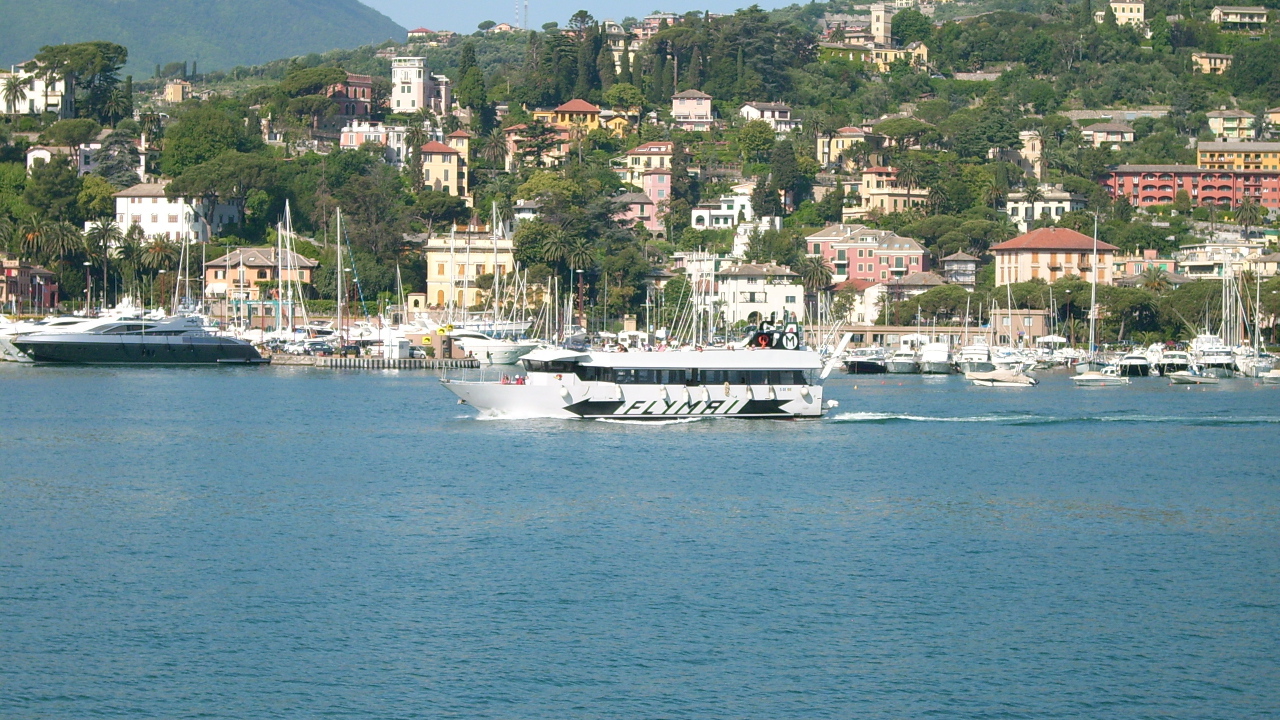 Залив на курорте Рапалло, Италия
