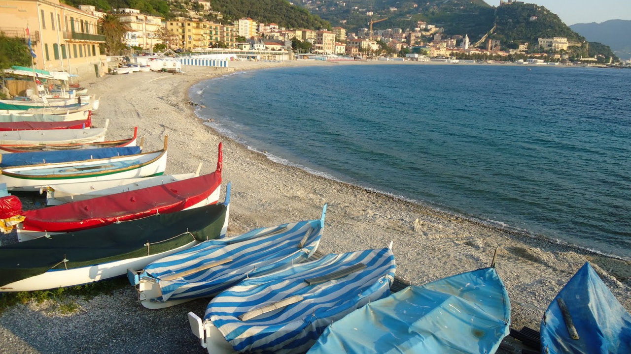 Залив на курорте Ноли, Италия