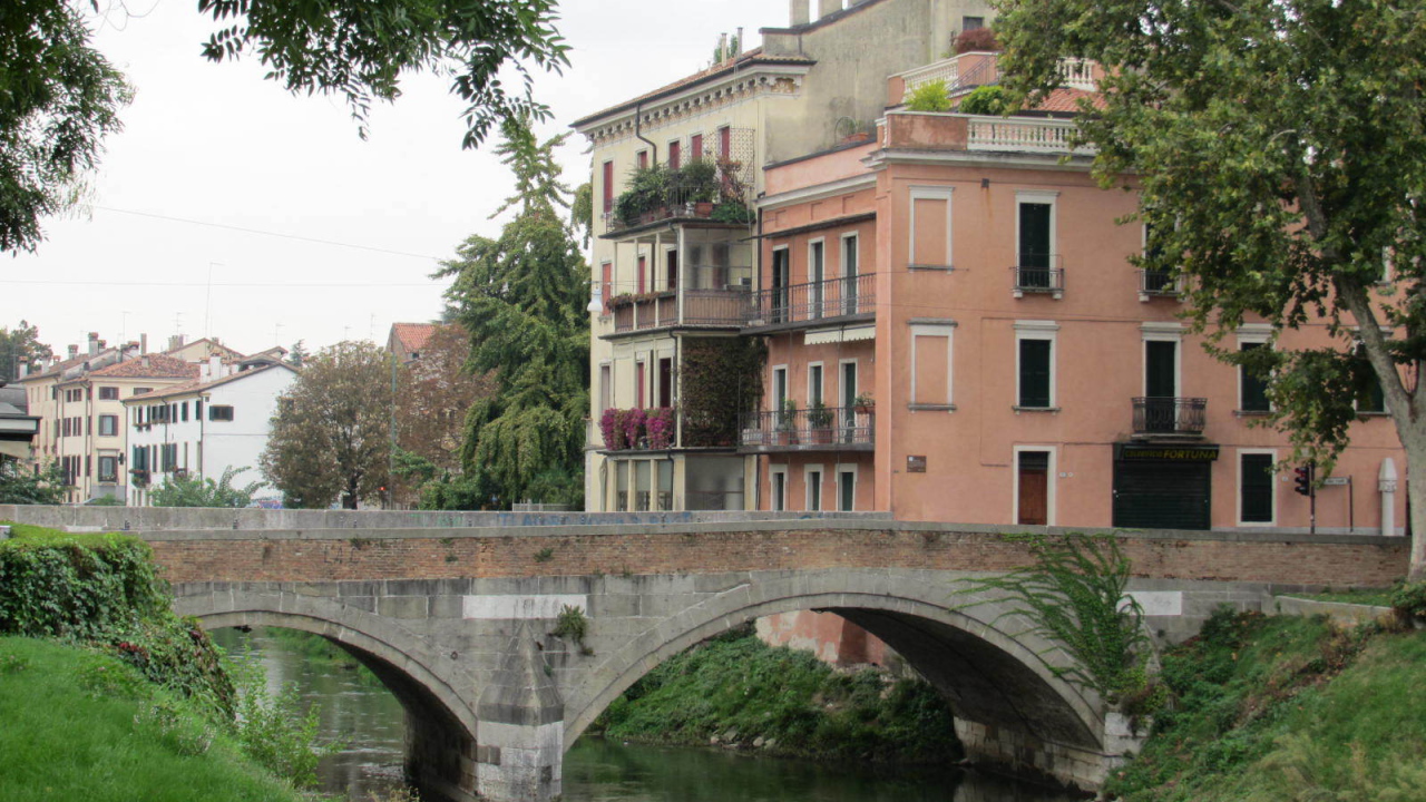 Мост через реку в Падуе, Италия