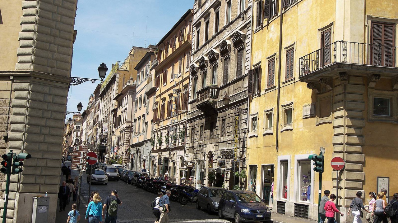 Городская улица в Риме, Италия