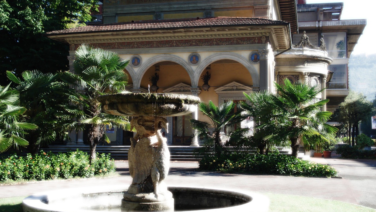 Фонтан на курорте в Монтекатини Терме, Италия