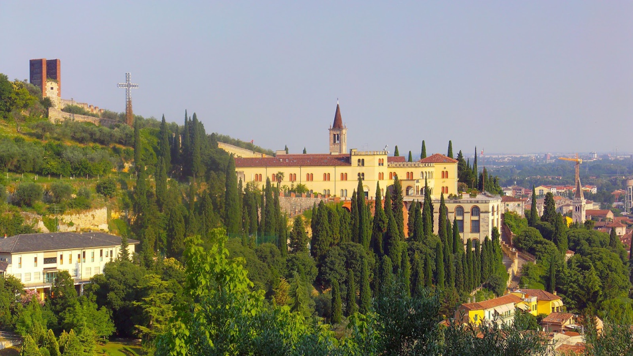 Холм в Вероне, Италия