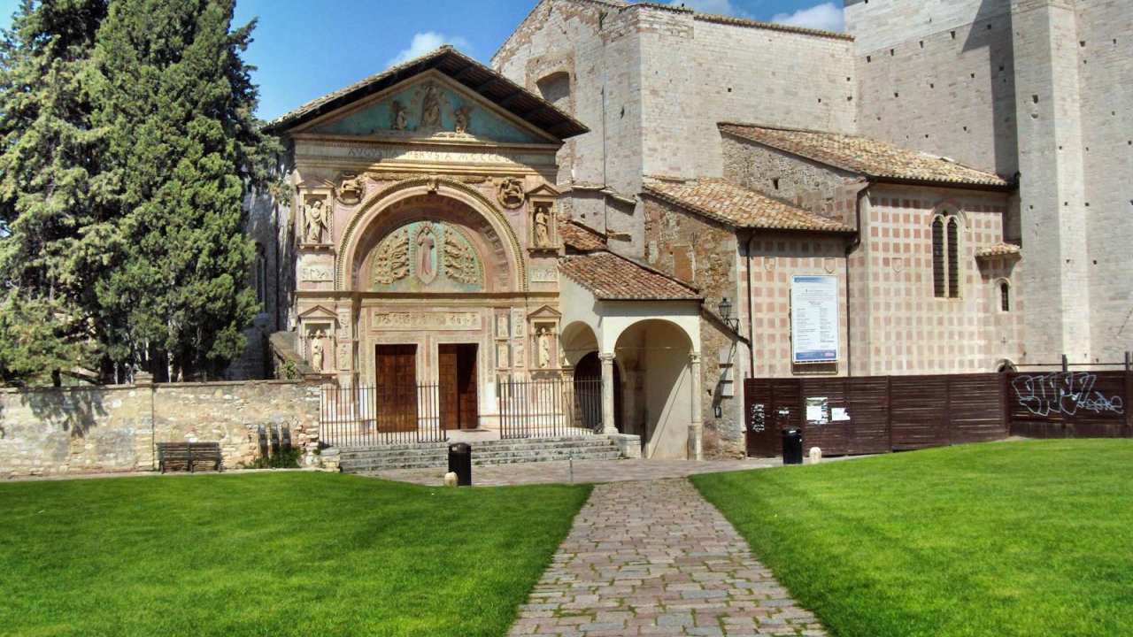 Старинное здание в Перудже, Италия