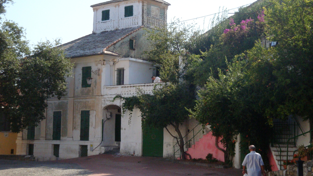 Старинное здание на курорте Сан Бартоломео Аль Маре, Италия