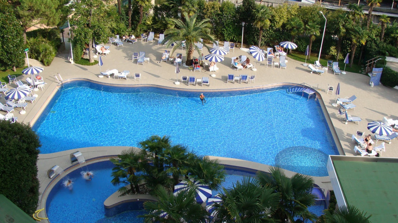 Бассейн в отеле на курорте Абано Терме, Италия