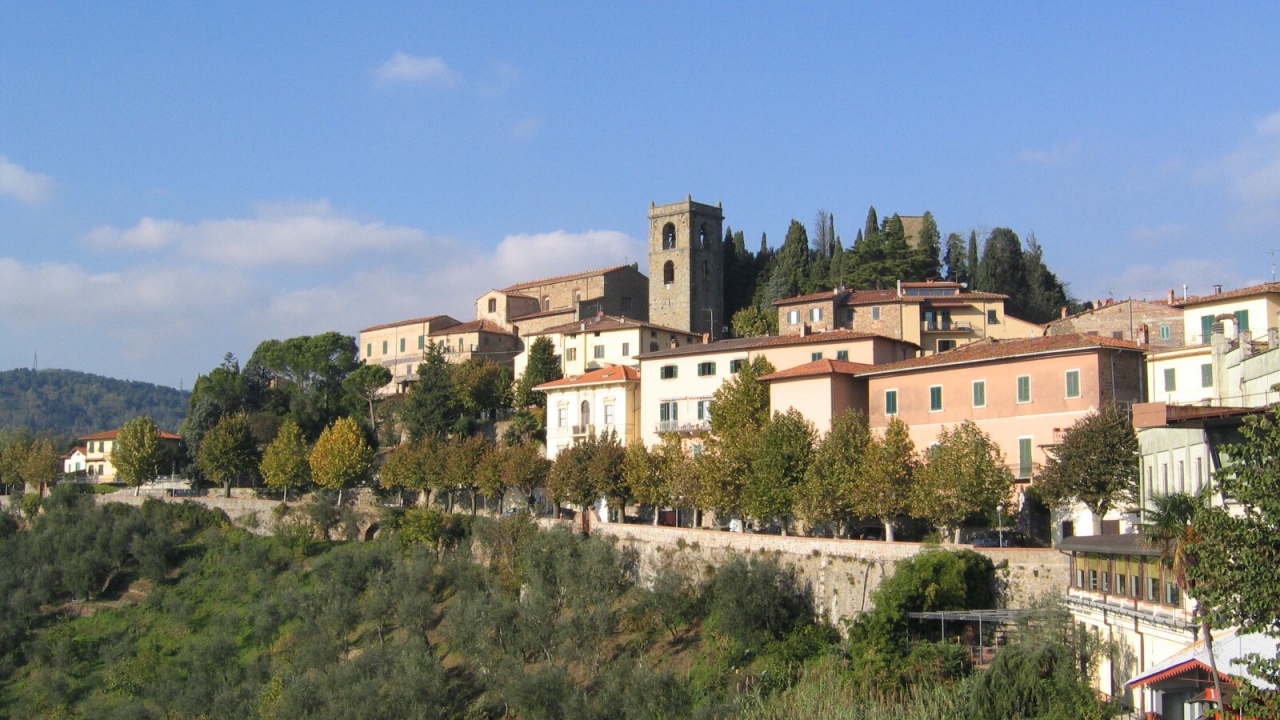 Дома на холме на курорте в Монтекатини Терме, Италия