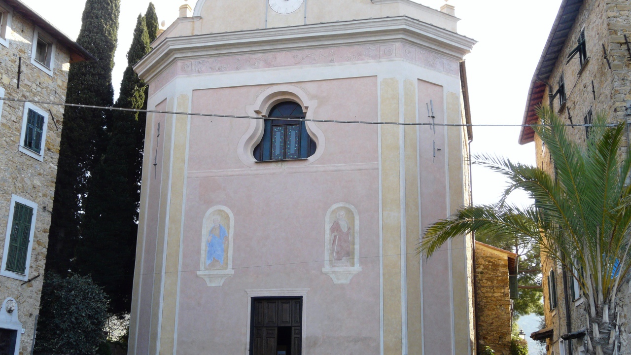 Дом с часам на курорте Бордигера, Италия