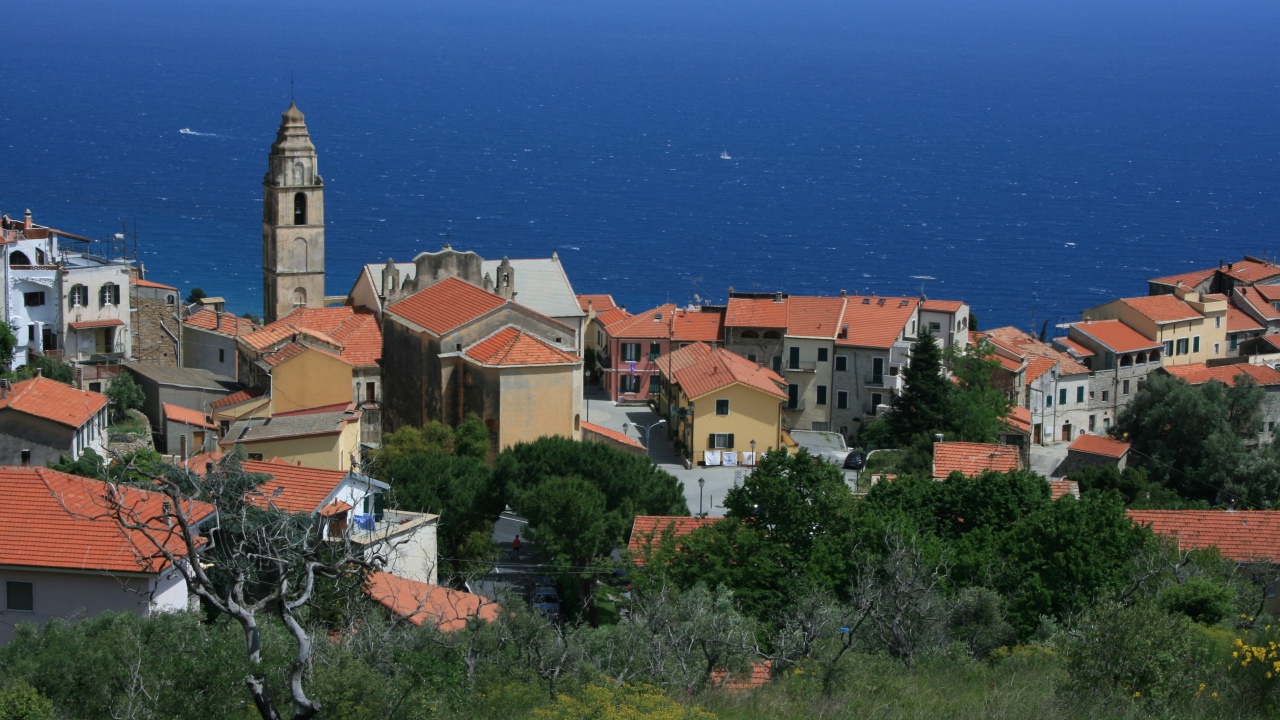Дома на побережье в Санто Стефано аль Маре, Италия