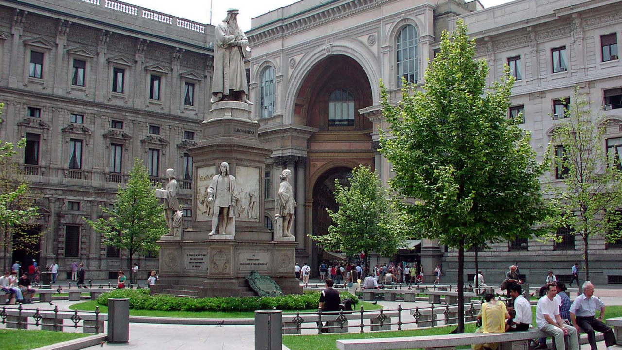Памятник в Милане, Италия