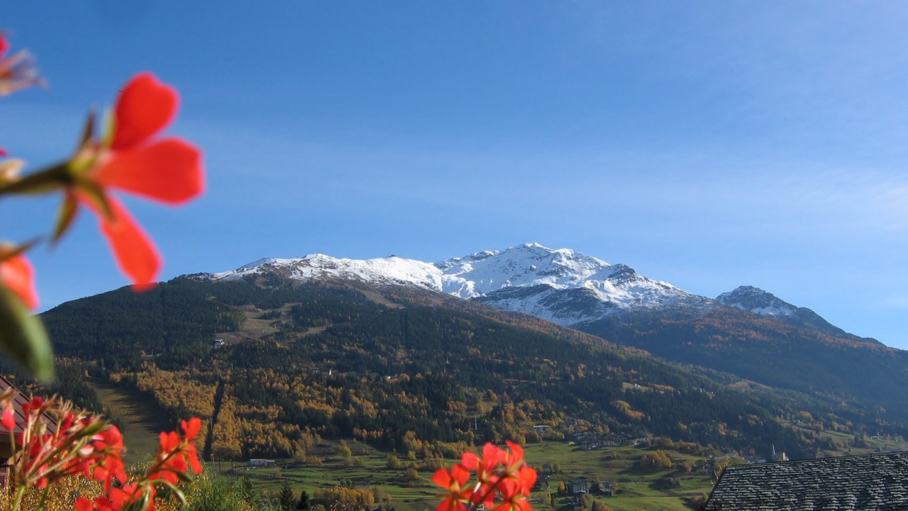 Горы в окрестностях курорта Бормио, Италия