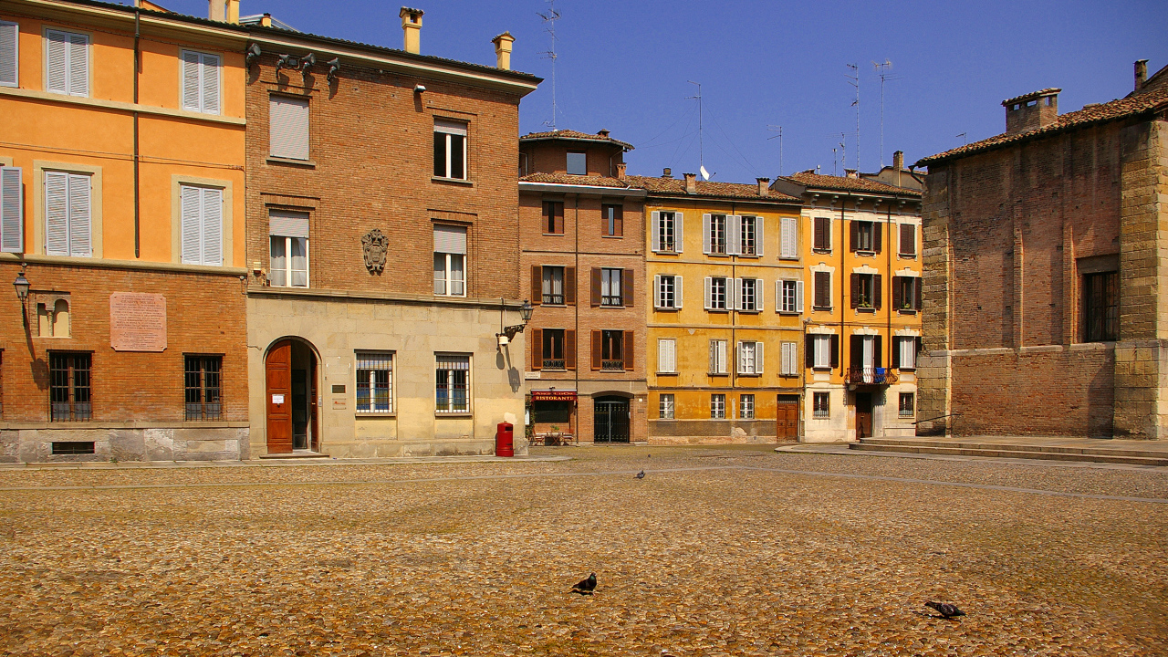 Старинные здания в Парме, Италия