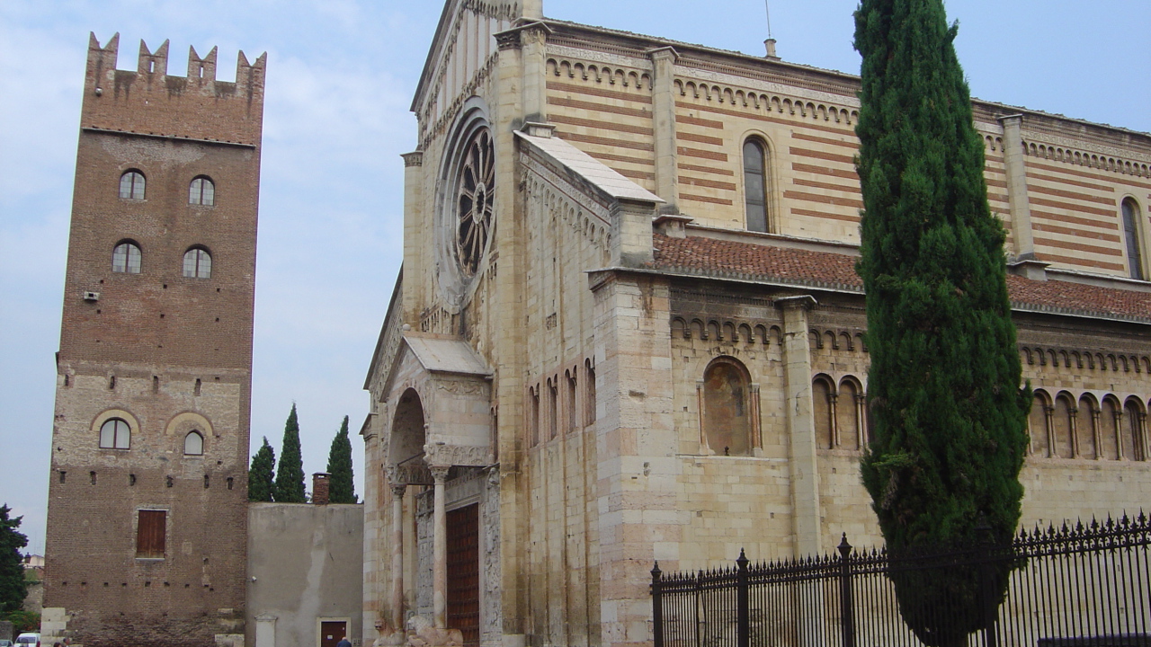 Старинный собор в Вероне, Италия