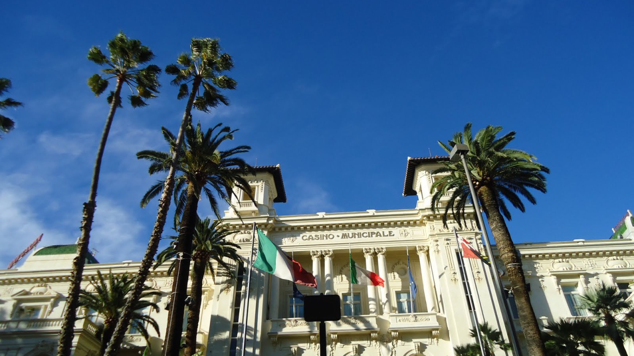 Пальмы у казино в Сан Ремо, Италия