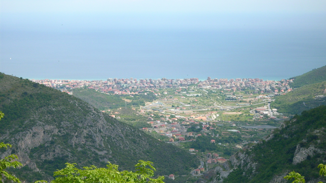 Панорама Лоано, Италия