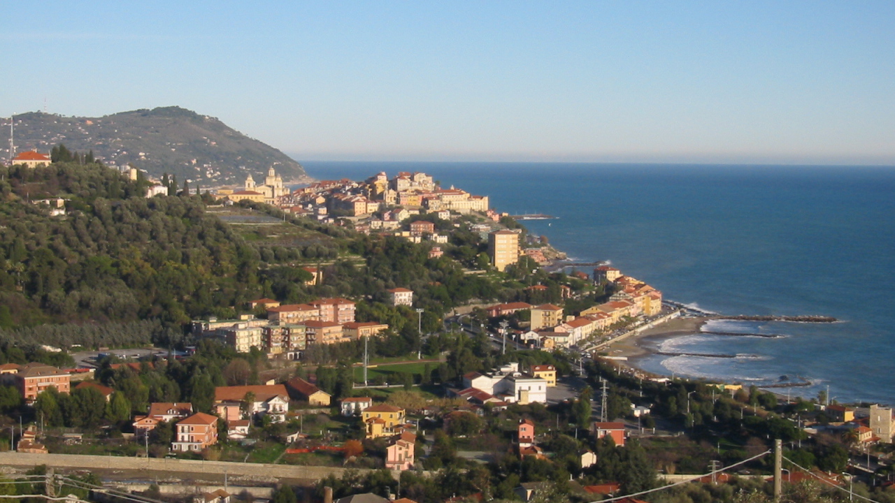 Панорама на курорте Империя, Италия