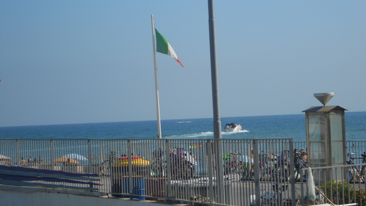 Набережная на курорте Диано Марино, Италия