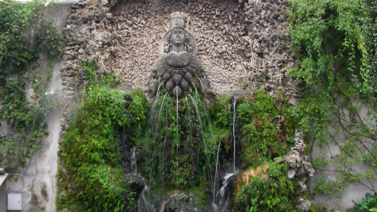 Скульптура фонтан в Тиволи, Италия