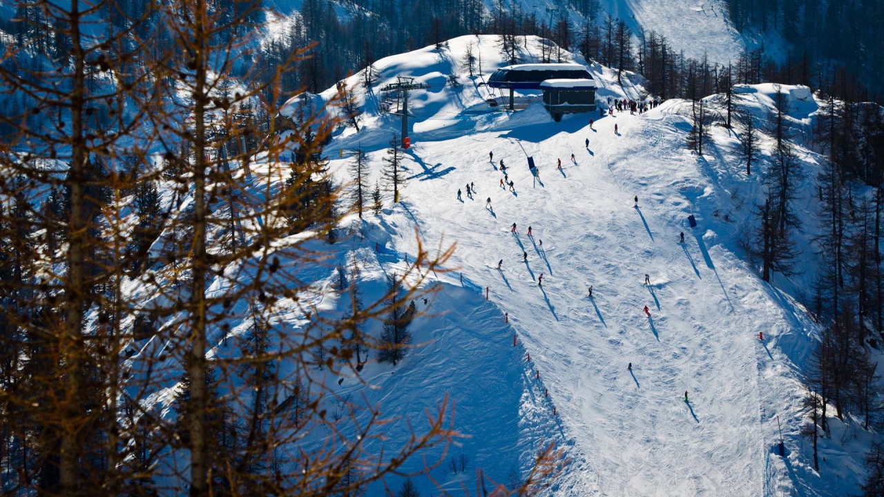 Лыжная трасса на горнолыжном курорте Курмайор, Италия