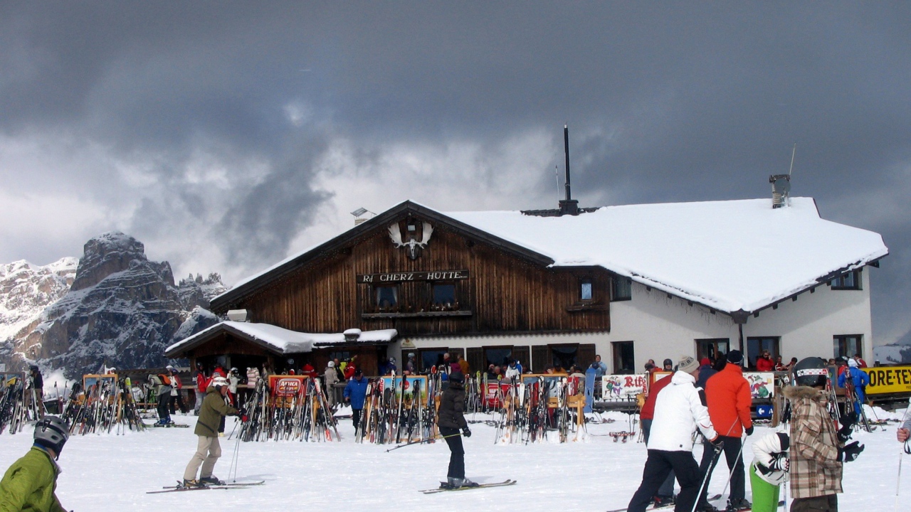 Горнолыжная база на курорте Арабба, Италия