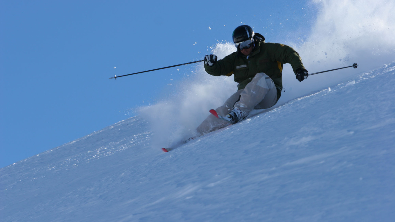 Катание на лыжах на горнолыжном курорте Червиния, Италия