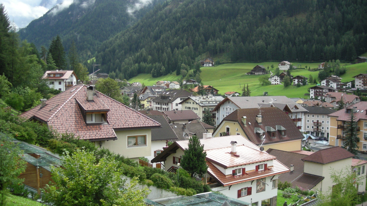 Городские дома на курорте Ортизей, Италия