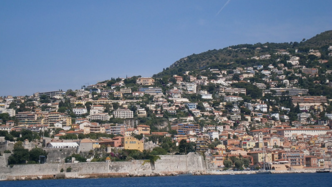 Городские здания в Лоано, Италия