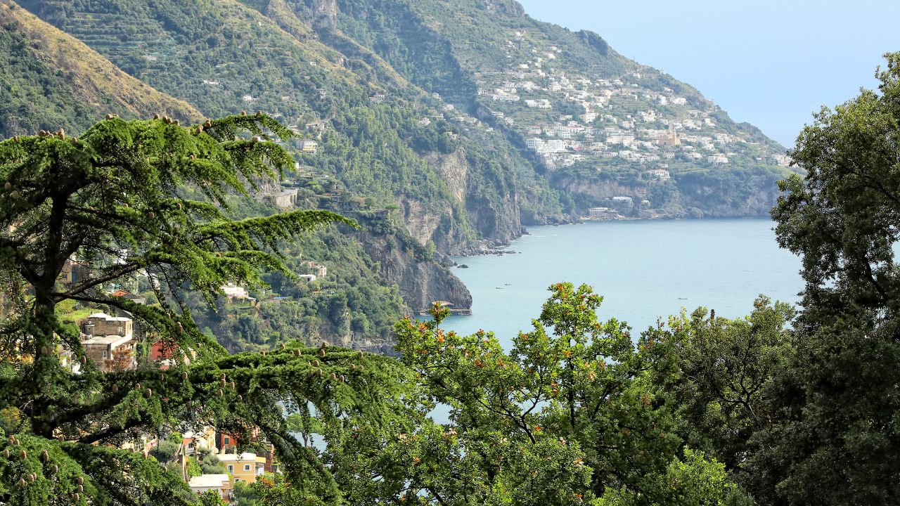 Вид на залив на курорте Позитано, Италия