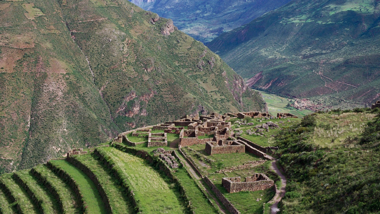 Древние горы в Перу