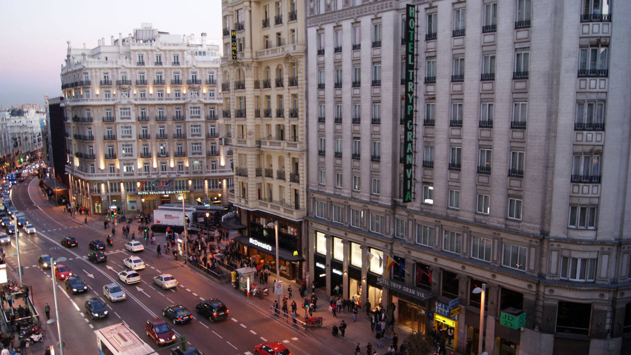 Оживленная улица в Мадриде