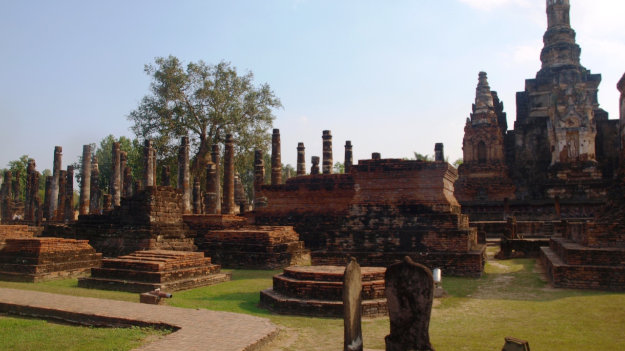 Старинный храм на курорте Лопбури, Таиланд