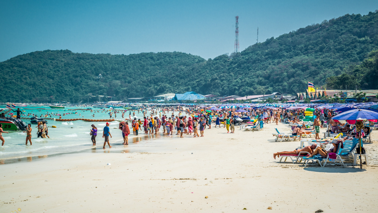 Осенний отдых на курорте острова Ко Лан, Таиланд