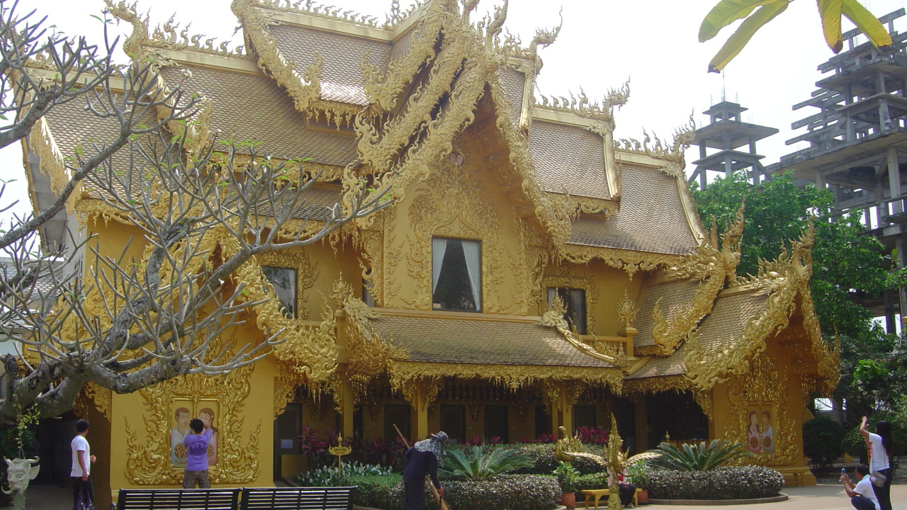 Золотой храм на курорте Чианг Рай, Таиланд