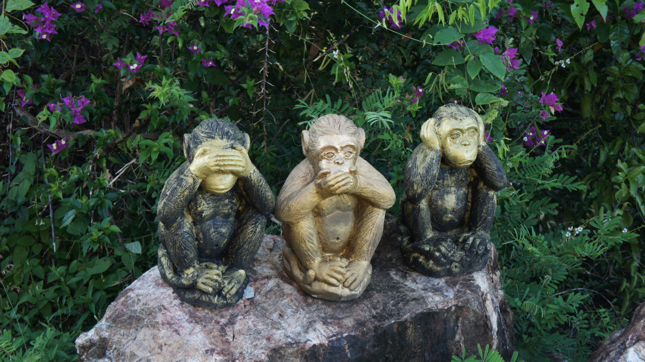 Скульптуры обезьянок на острове Самуи, Таиланд