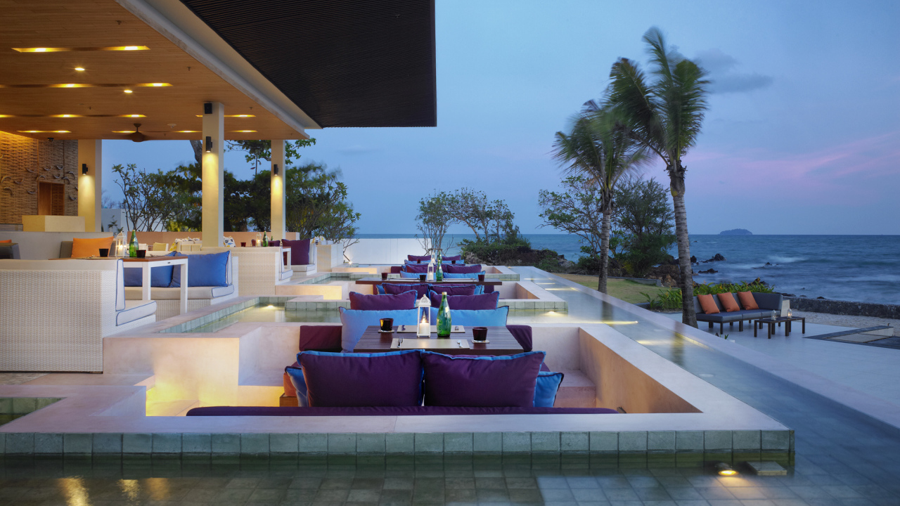 Весенний отдых на пляже на курорте Районг, Таиланд