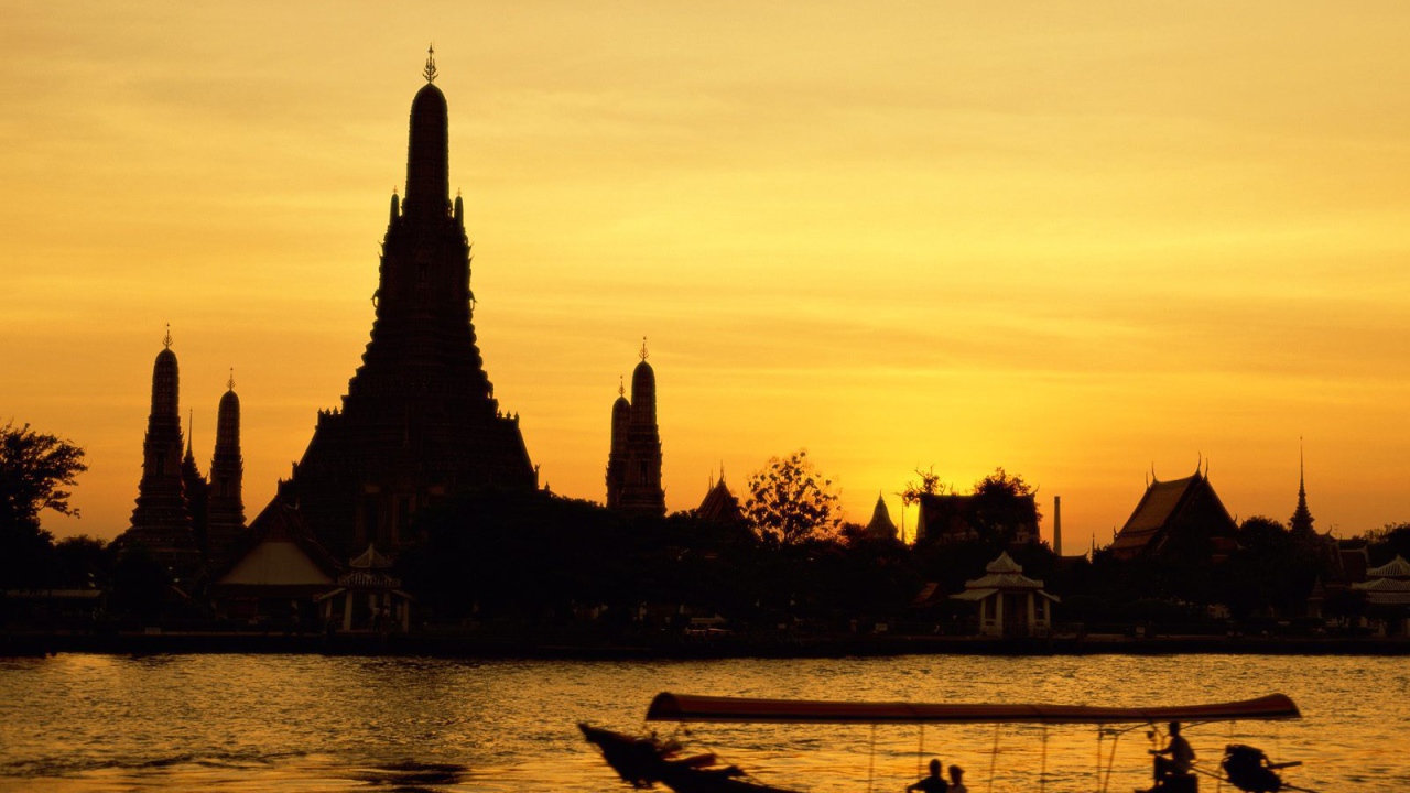 Закат над храмами в Бангкоке, Таиланд