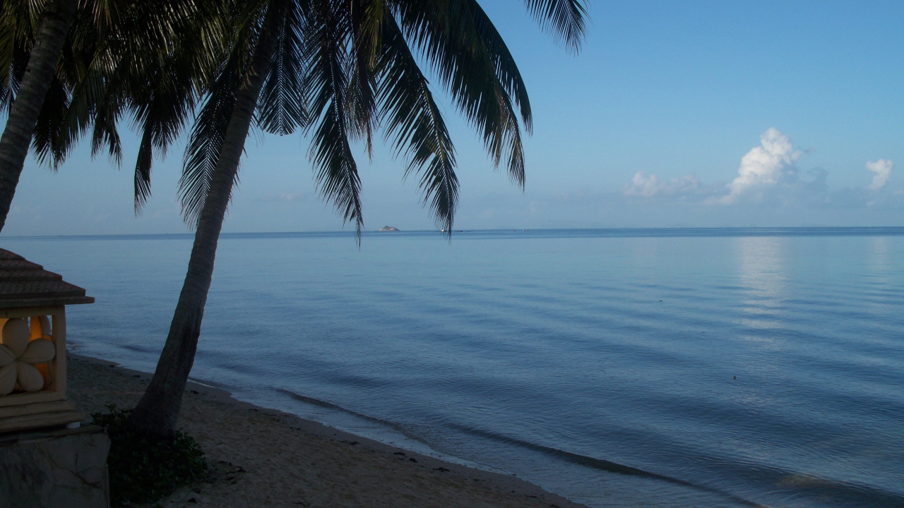 Волны прибоя на острове Панган, Таиланд