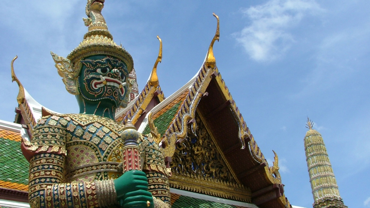 Храм на курорте Ча Ам, Таиланд