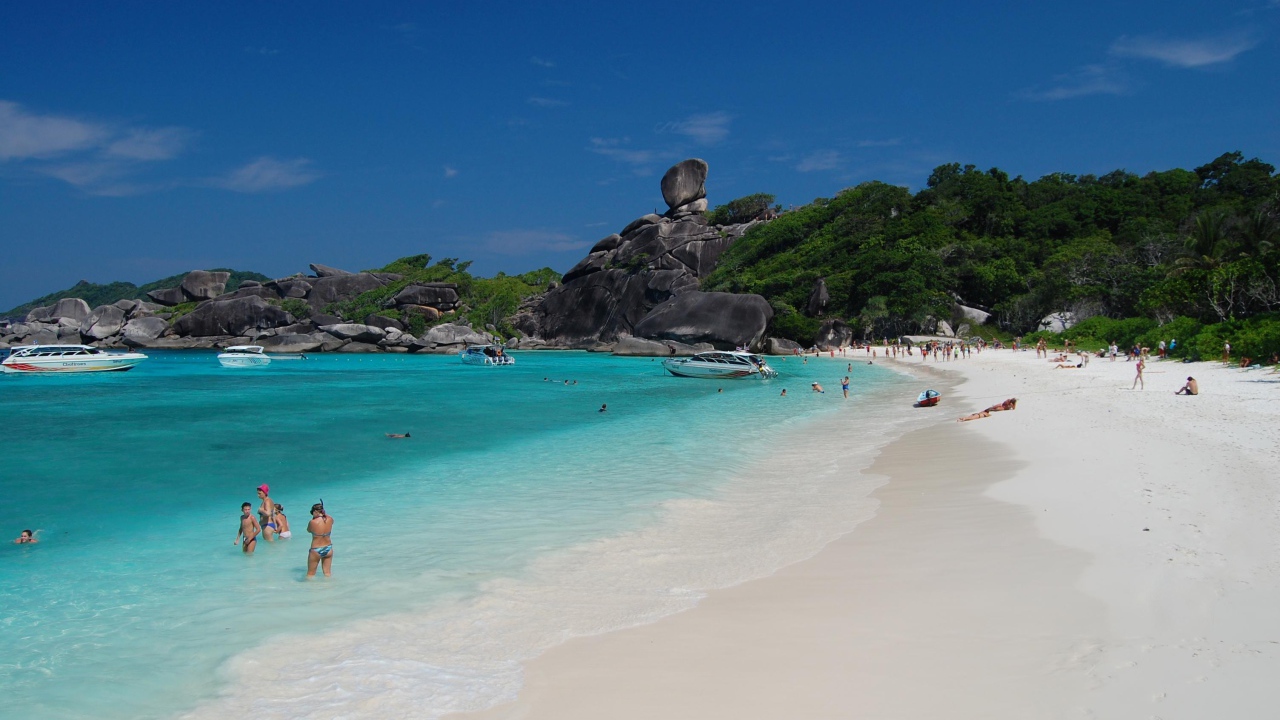 Зимний отдых на пляже на острове Тао, Таиланд