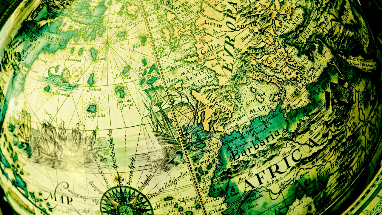 Старинная карта Мира на глобусе