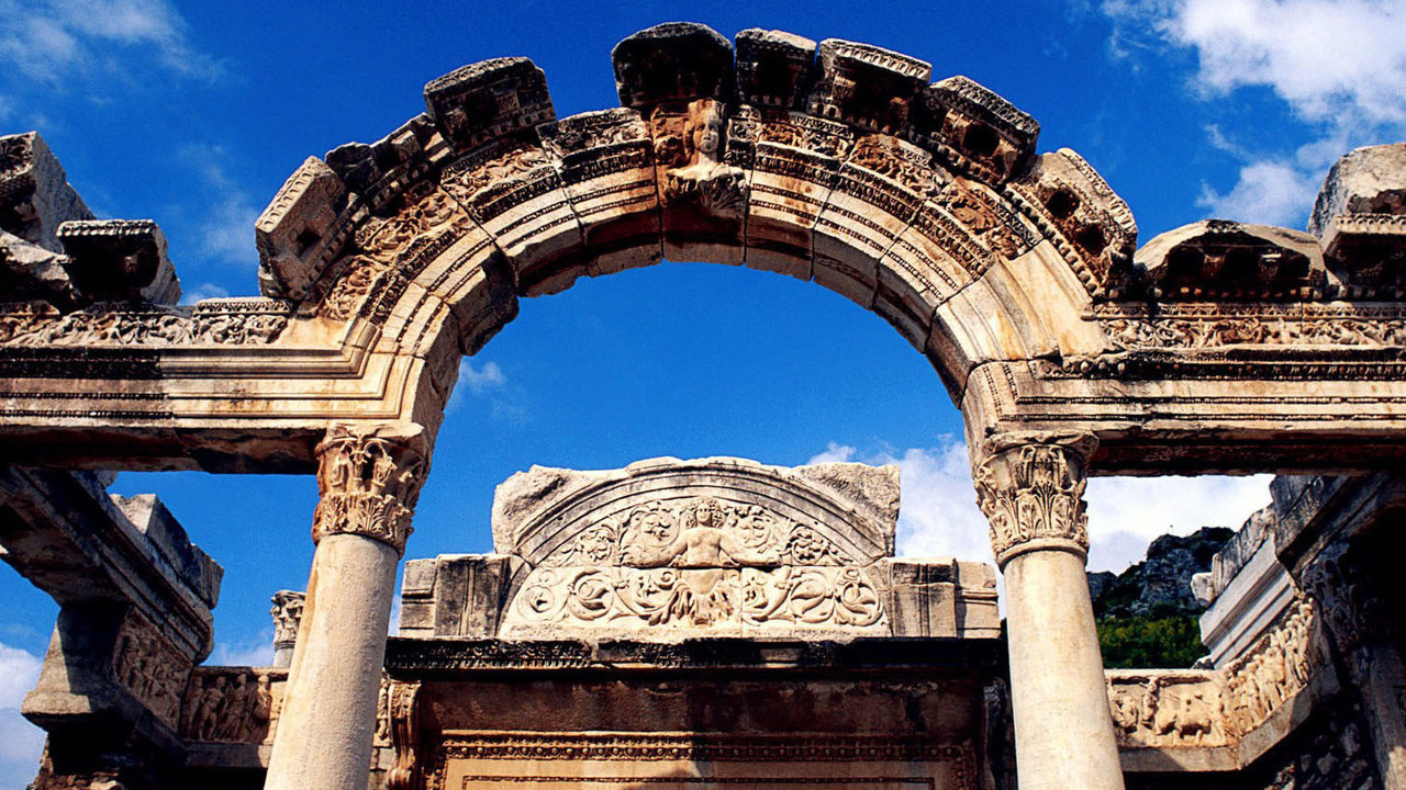 Старинная арка в Эфесе, Турция