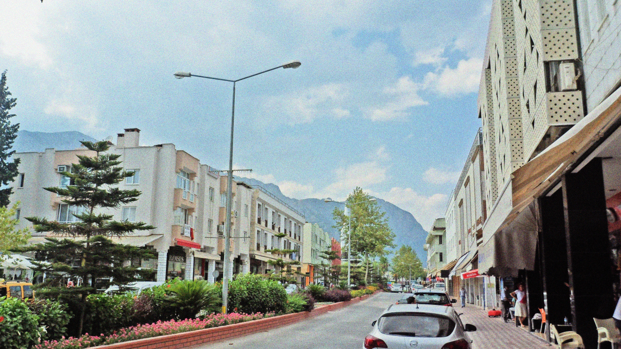 Городские улицы в Кемере, Турция