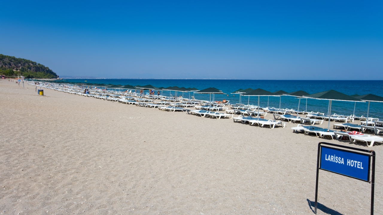 Бескрайний пляж в Кушадасы, Турция