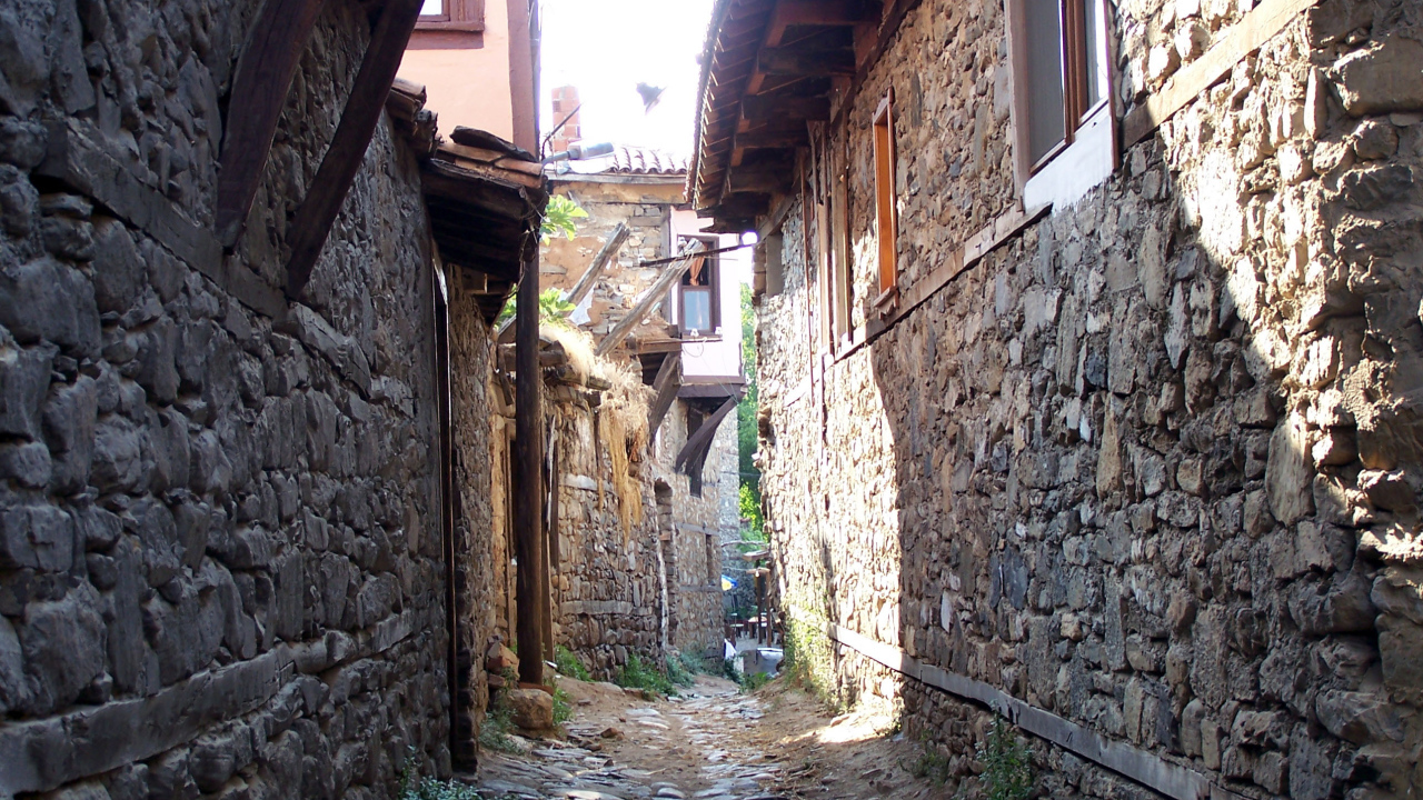 Старинная улочка в Мерсине, Турция