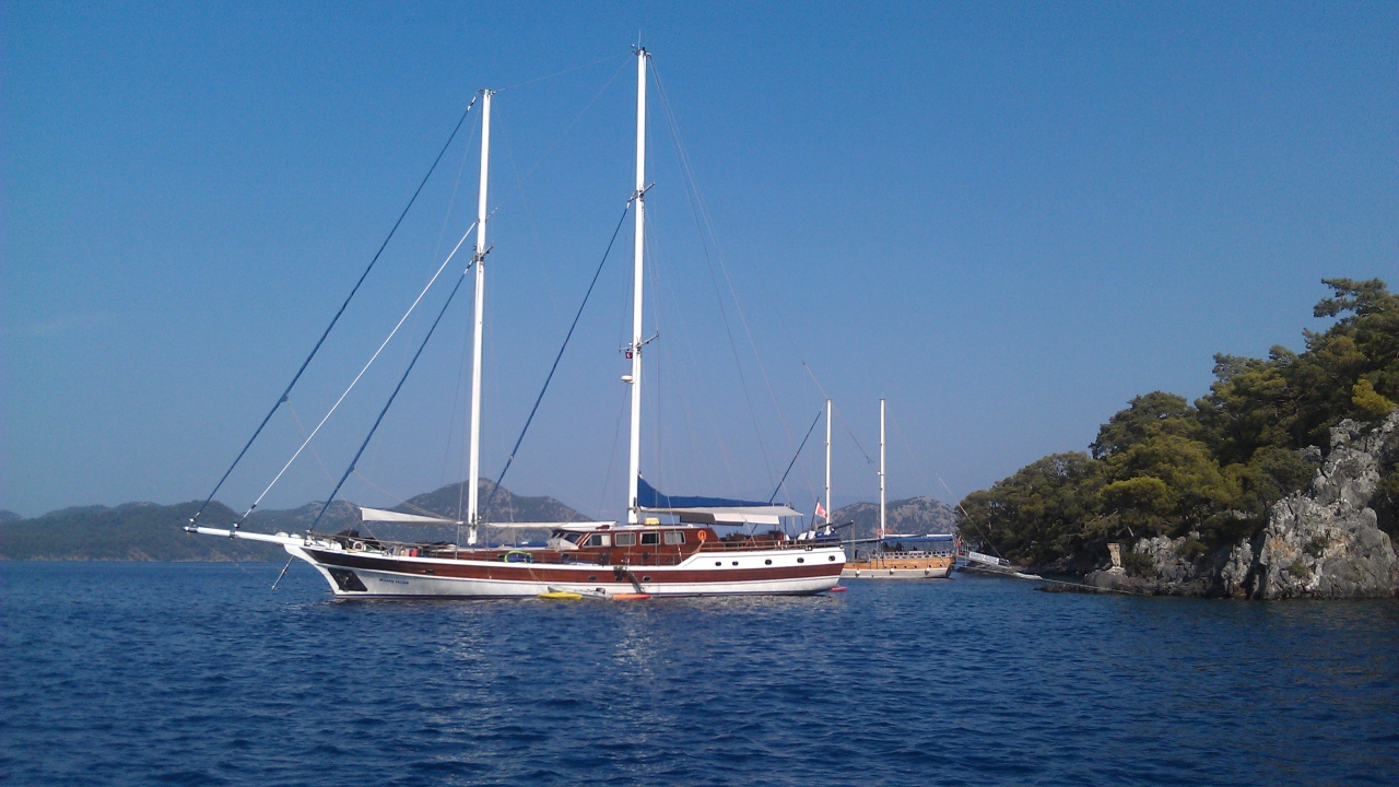 Яхта в гавани Мармарис, Турция