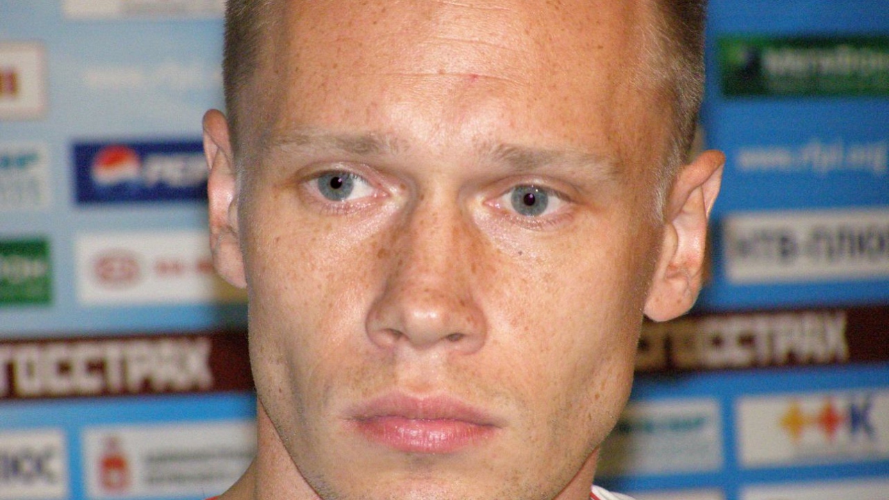 Вратарь Амкара Сергей Нарубин