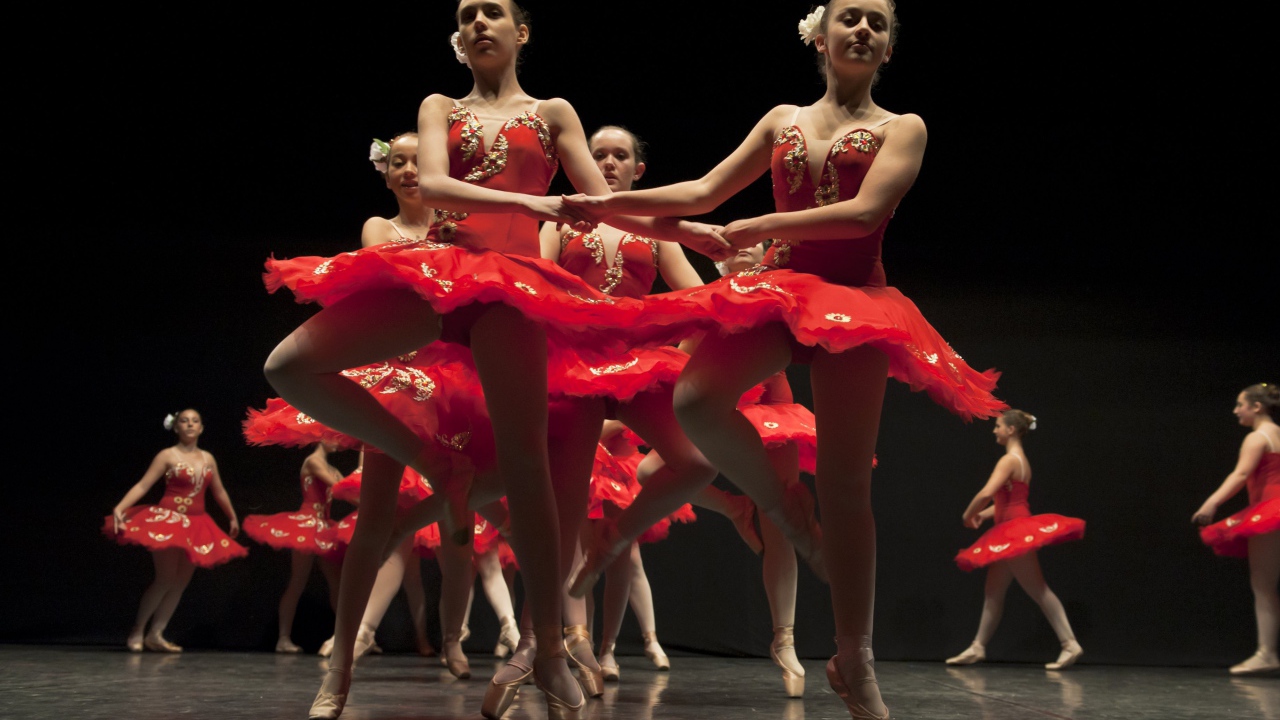 Балерины в красном