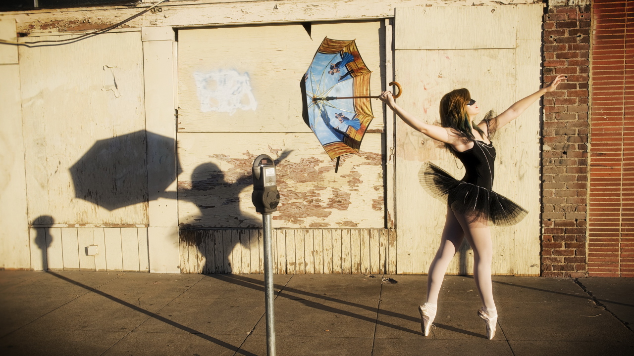 Балерина с зонтом