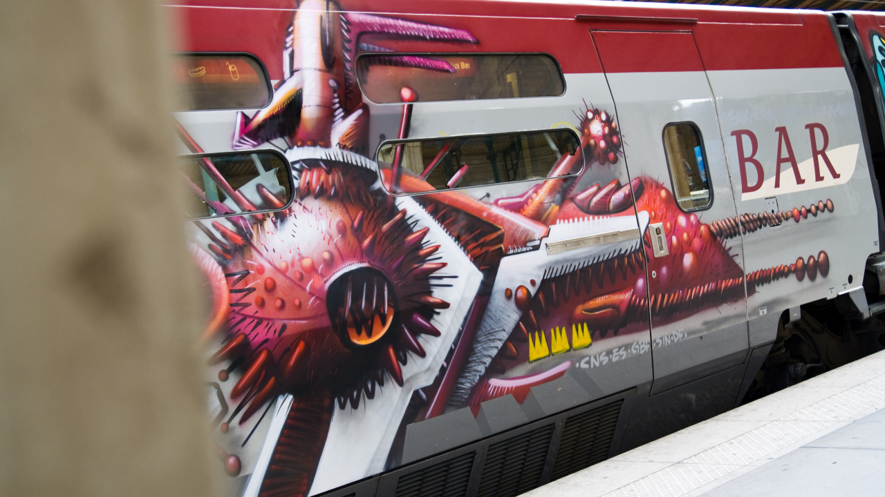 Красивое граффити на поезде